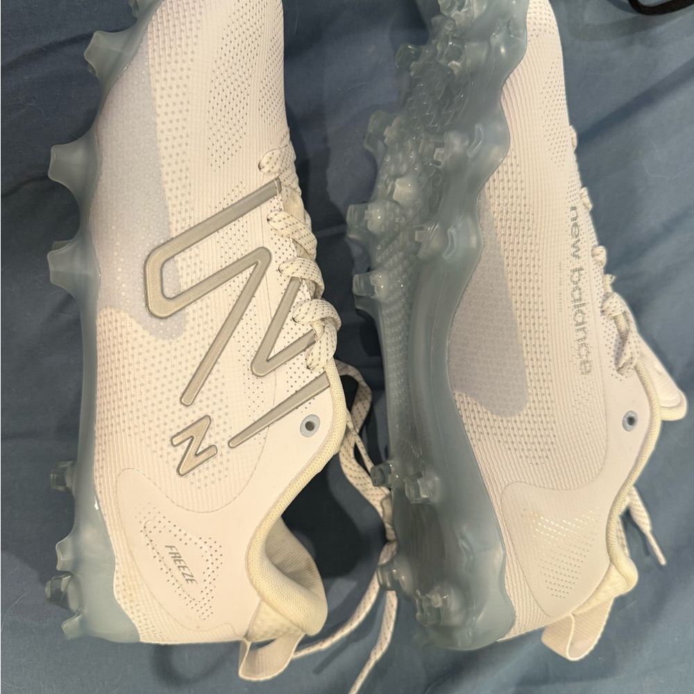 New Balance Cream Athletic Shoes 8 molded cleats soccer or baseball
